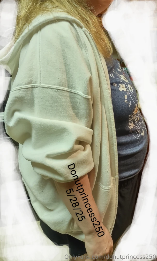 5 days of staying hopelessly stuffed i m starting to look pretty big 