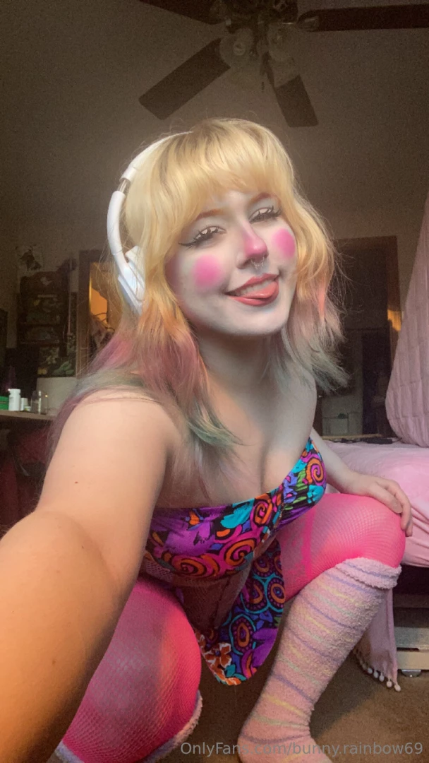 Dressed as a clown rn for my next set available in this outfit for part 1 