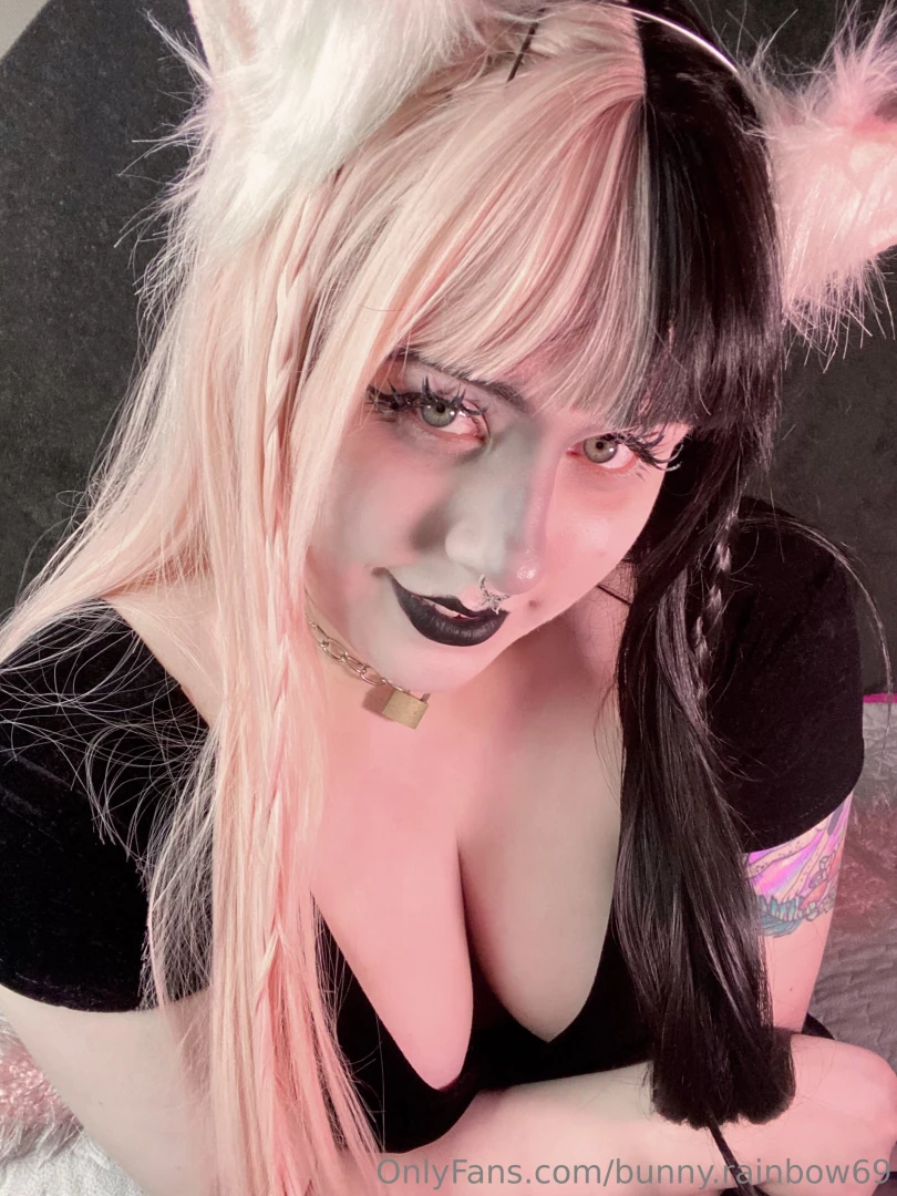 Just a cute catgirl with cute tits 