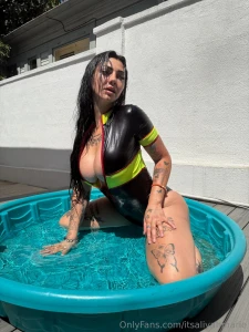 This pic dangerously close to being too hot to post almost