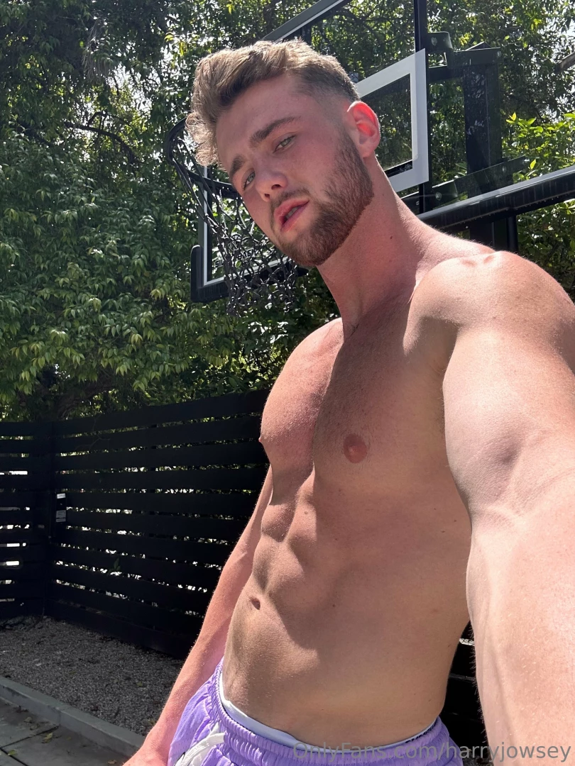 Whos down for a 1v1 skins vs skins 