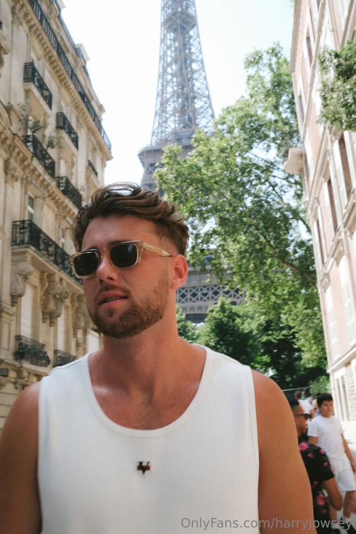 Say hi to my oui oui or whatever the french say 