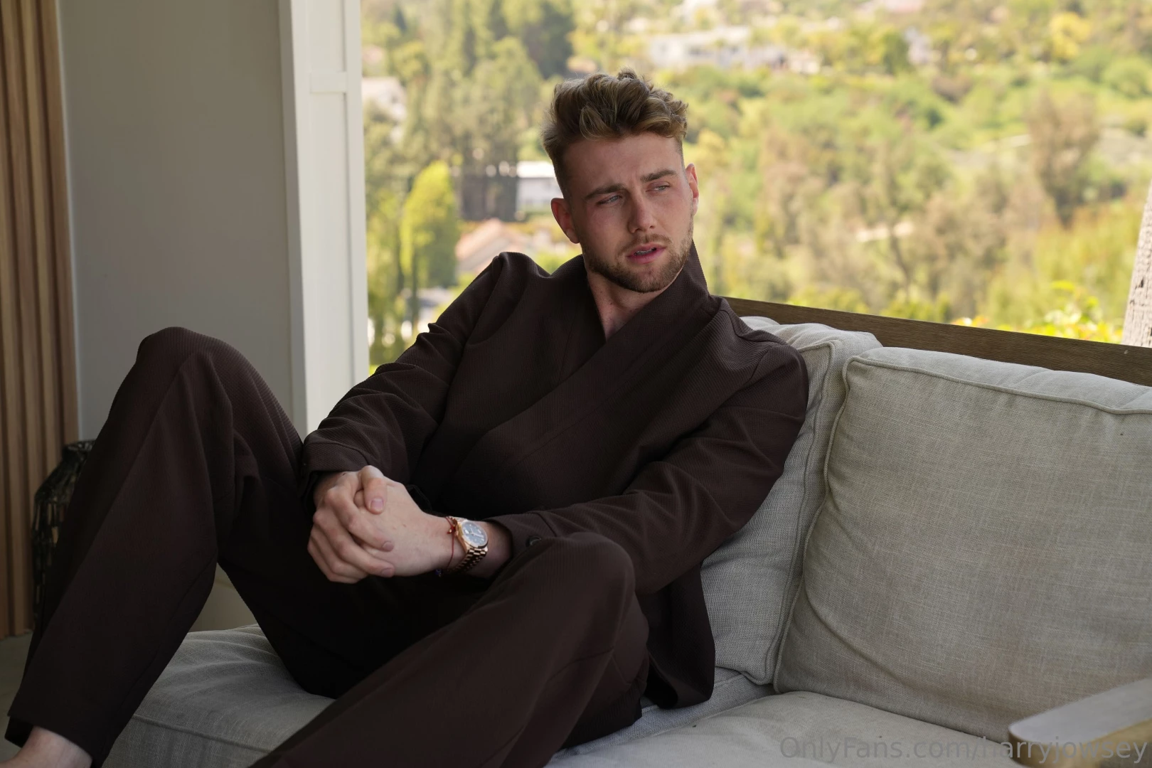 Can i take you on the date dressed like this 