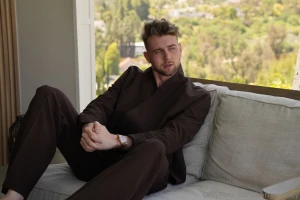 Can i take you on the date dressed like this