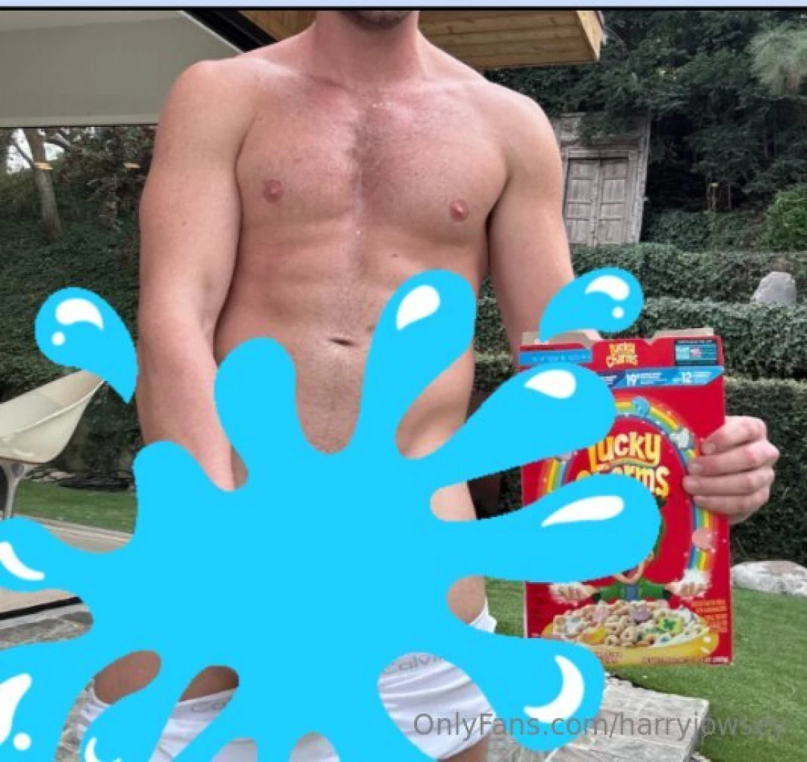 Letting the first 30 lucky fans who tip xx the full uncensored bundle 