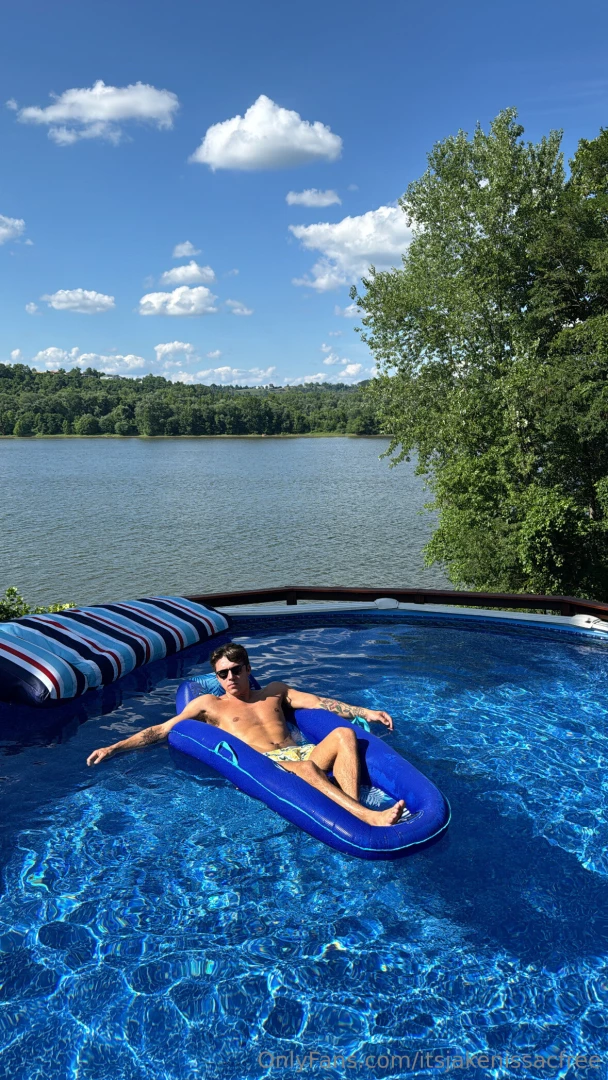 Need my boyfriend to dick me down in the pool 