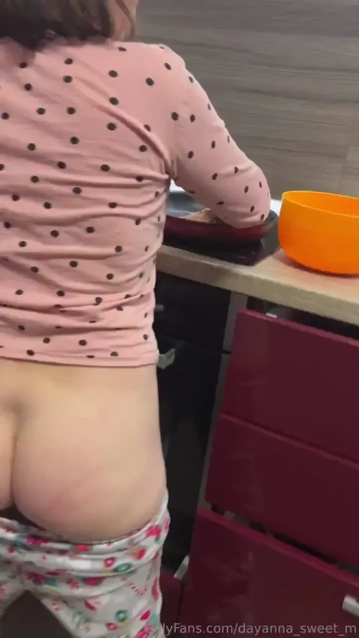 Wanna cook with me check my premium page dayannasweet 