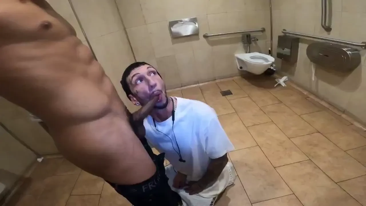 Kkingpaul caught me bathroom fun 