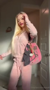 Looking me like a snack would you eat me out alyssasvip