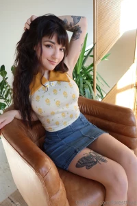 Heres a lil peek under my outfit part 1