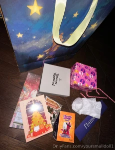 Today i exchanged new year gifts with my best friend and i painted the part 1