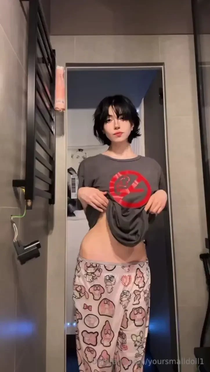 Undress completely 