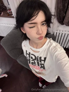 Today is a very cozy day iam painting a picture by the room feel calm part 3