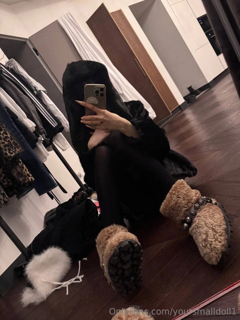 Today is a very cozy day iam painting a picture by the room feel calm part 1 