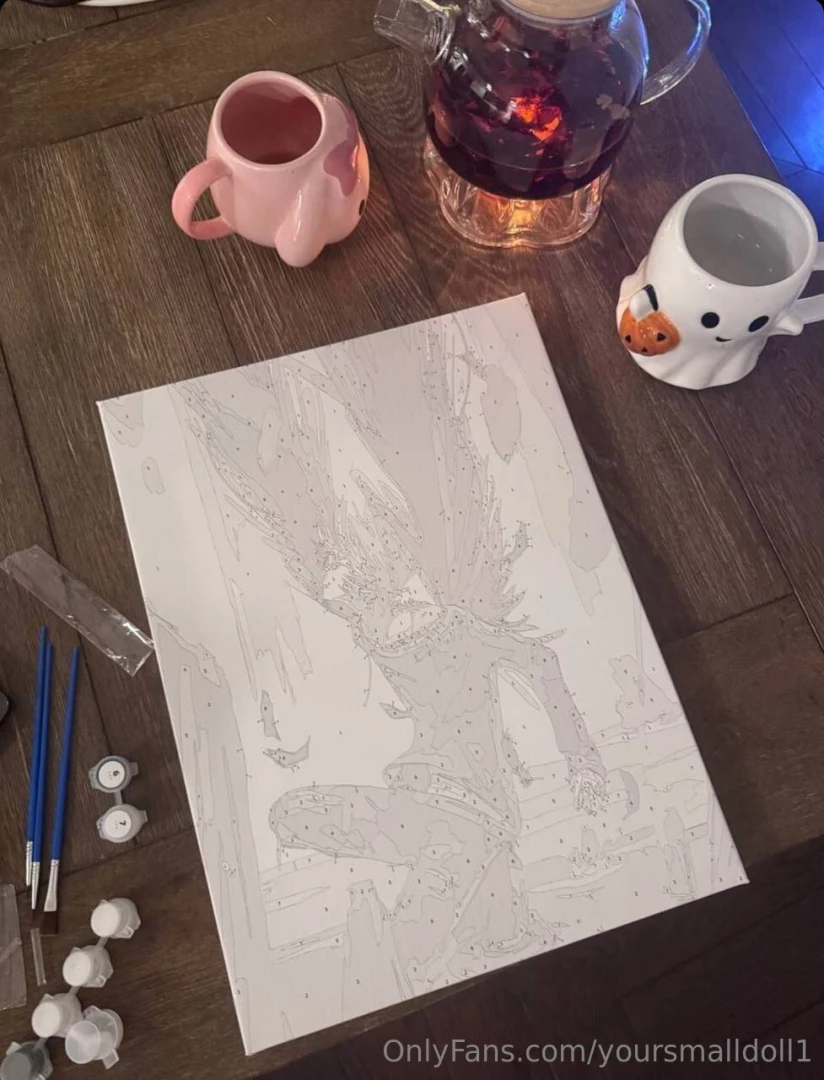 Today is a very cozy day iam painting a picture by the room feel calm 