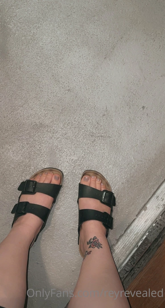It s sandal weather 3photos 