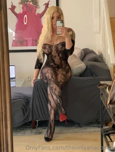 I wore this so you d stare now come tell me how much you want it