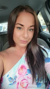 Just sitting here looking pretty someone spoil me x