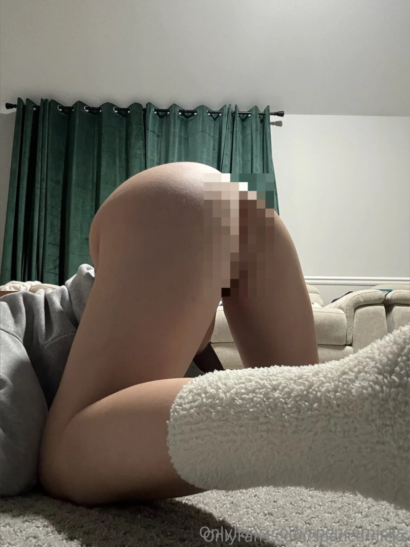 Face down ass up need someone to come eat it from behind this back 