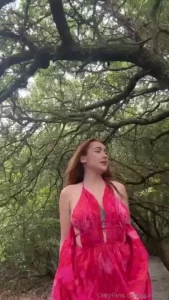 A little bts on how i change in public for shoots which way do you