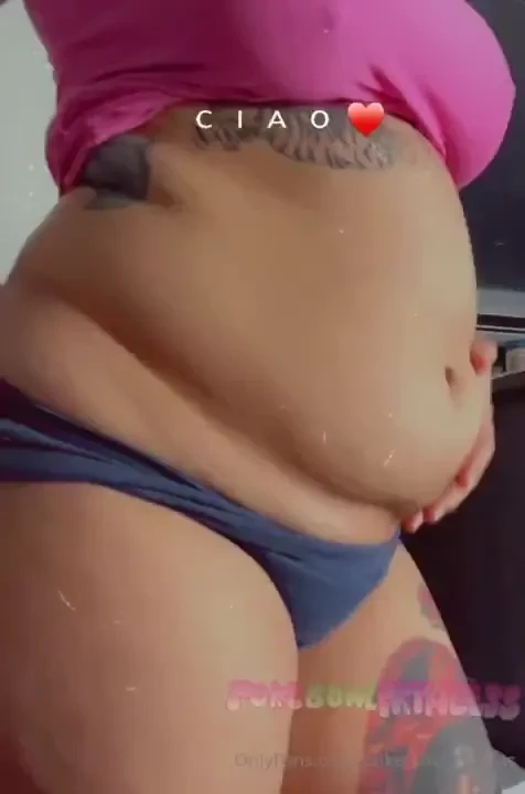 I love the little belly hang going on imagine if my belly was heavier 