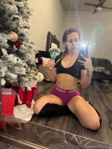 Should i do a christmas eve livestream on tuesday