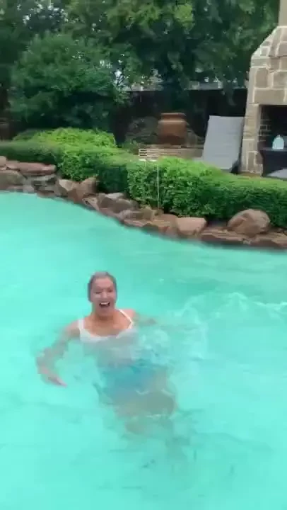 Wet white tank pool video 
