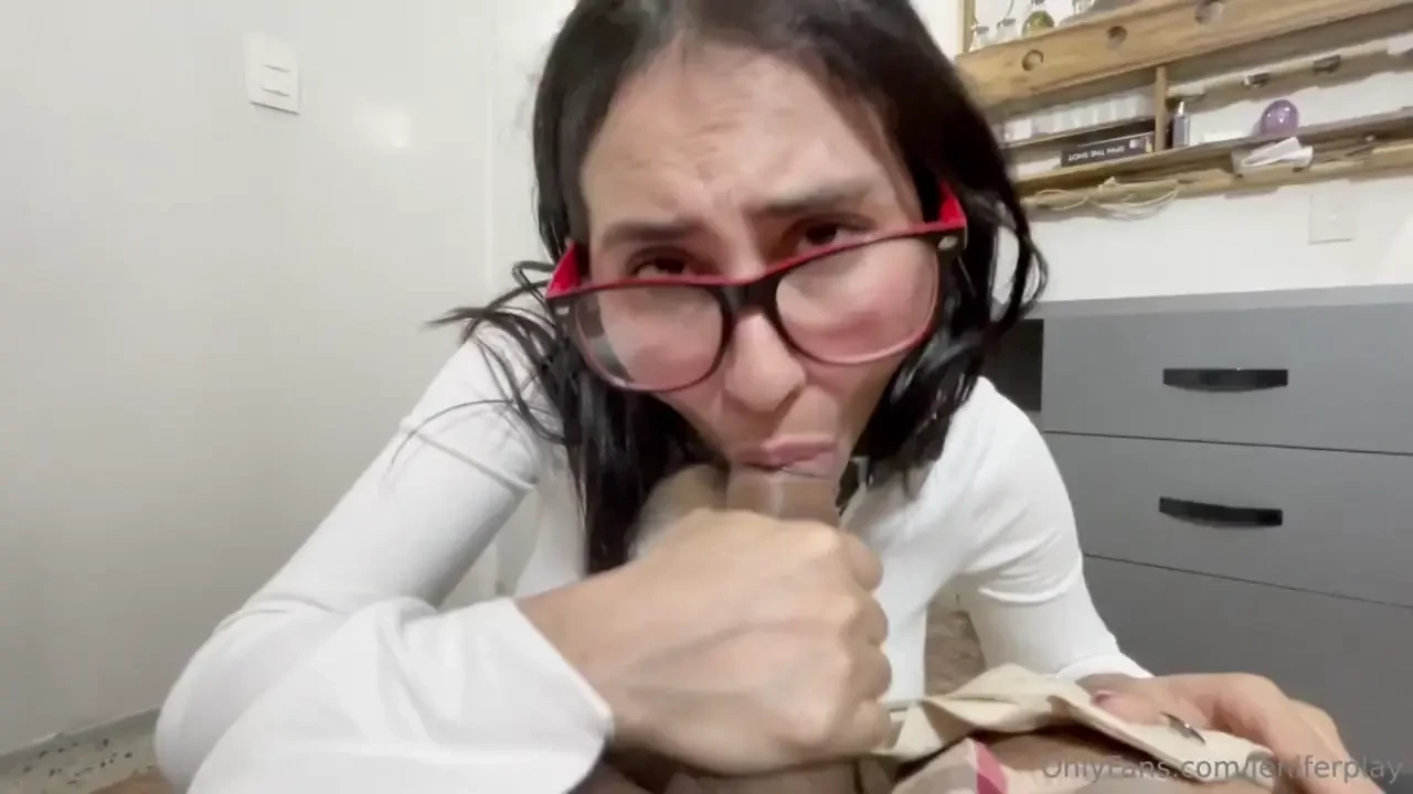 Secretary s horny blowjob in the office 13 min does it make you horny 