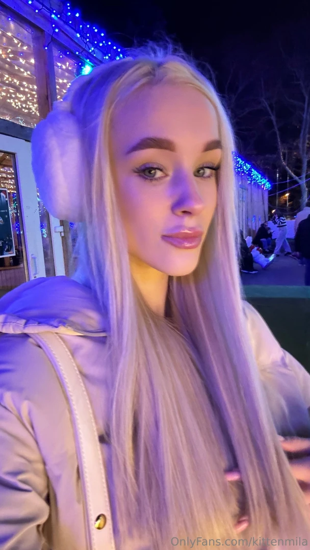 Hello i ve been feeling very lonely and hard lately i try to smile and 