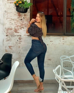 Abril s curves are something sculptors dream about but it s those eyes part 1