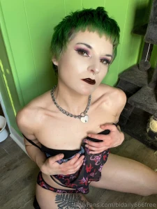 Ever fucked a goth cutie with green hair