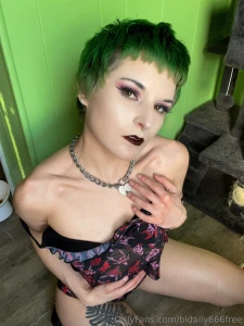 Ever fucked a goth cutie with green hair part 1