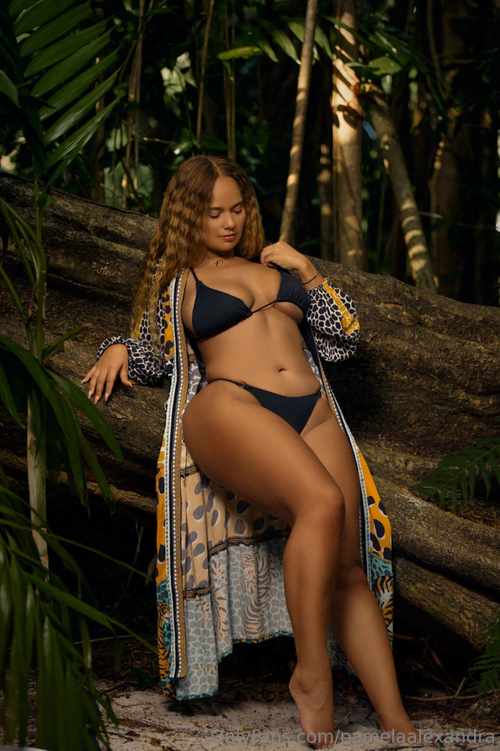 Choose a place of my body to kiss i read you 