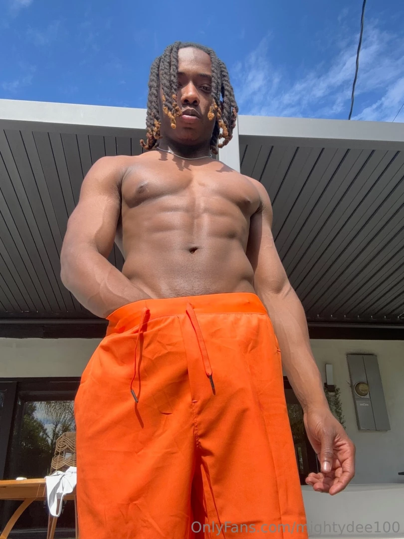 This dick needs attention 