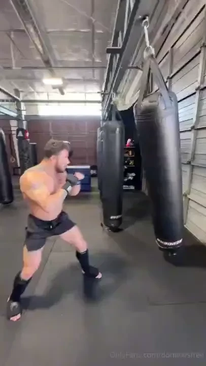 Who wanna go a few rounds with me and fuck after when we re sweaty and 