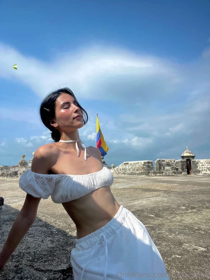 Grab my neck the way you like it 