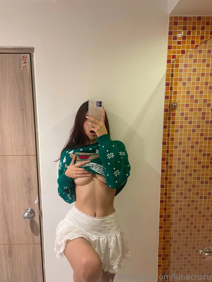 Me pondr as de rodillas a chuparte esa verga dura para mi would you 