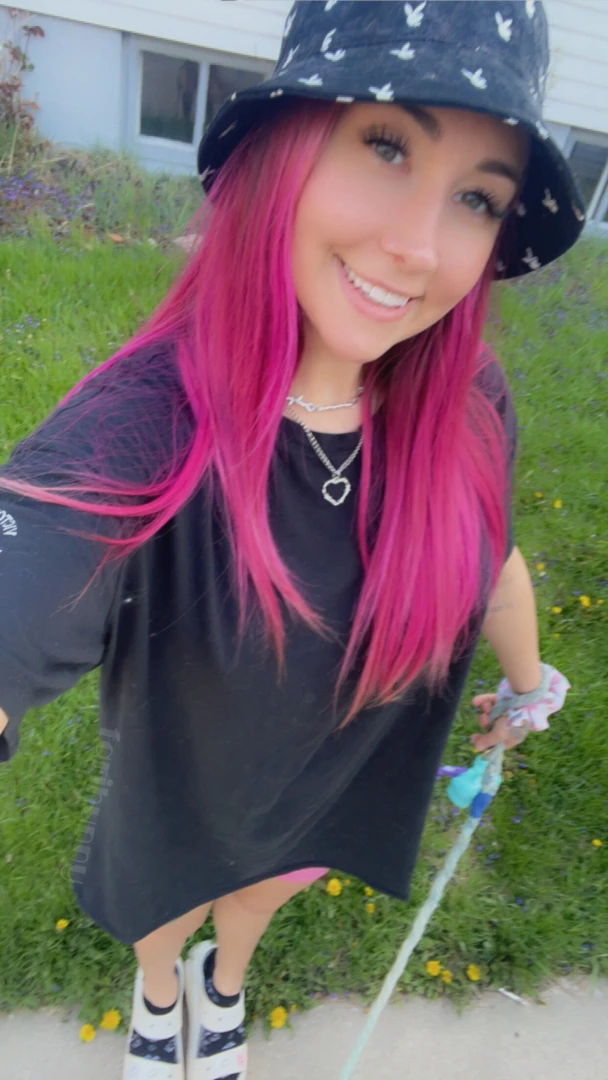 Serving sidewalk sass 