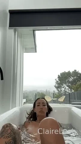 Spreading it for a stranger makes me so much wetter make sure to tip 5 