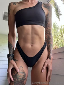 I love my 1 strap top