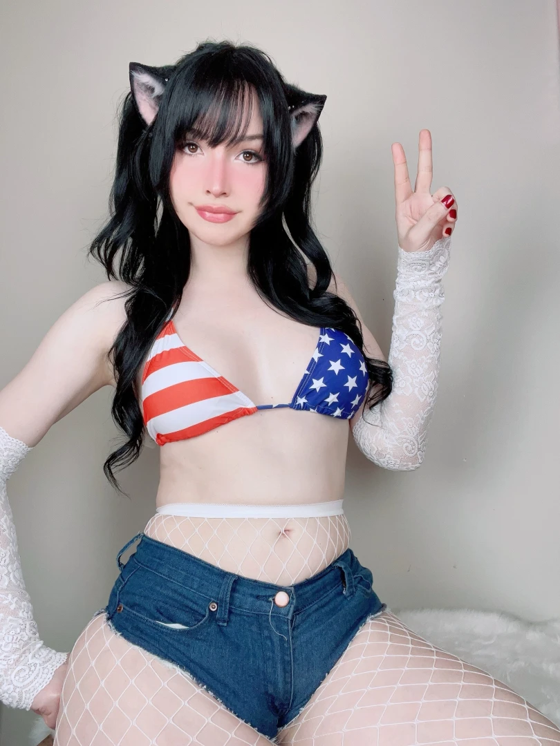 This kitty is bored and horny and i want you to distract me right meow 