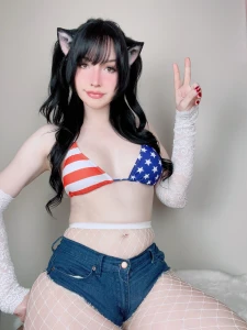 This kitty is bored and horny and i want you to distract me right meow