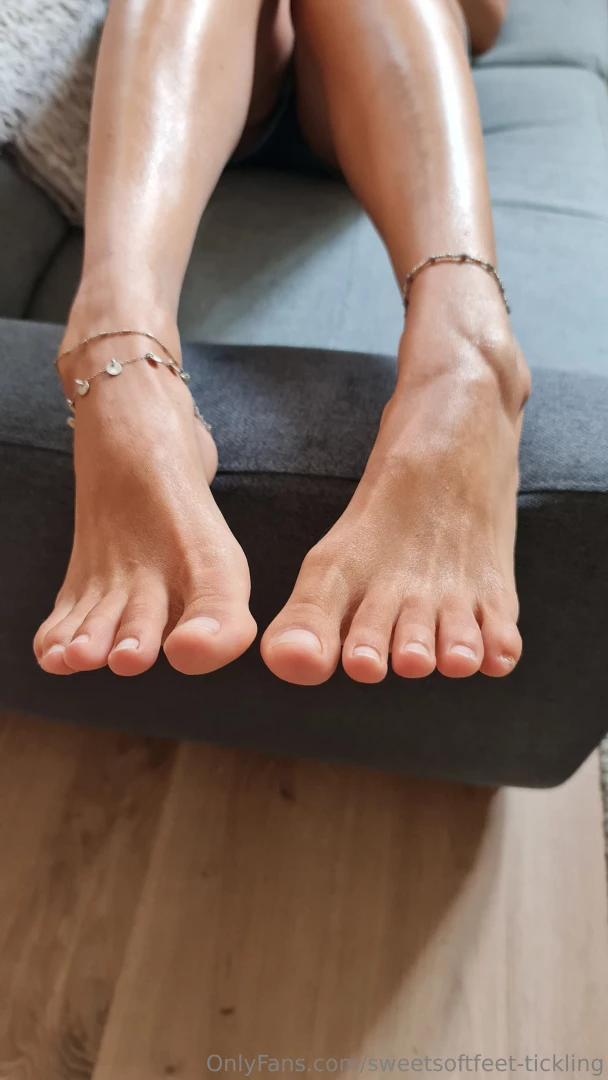 Getting my soles licked and toes sucked for 31 minutes while i m part 1 