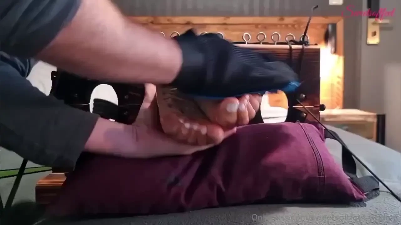 When he decide to clean my soles with the glove i feel totally 