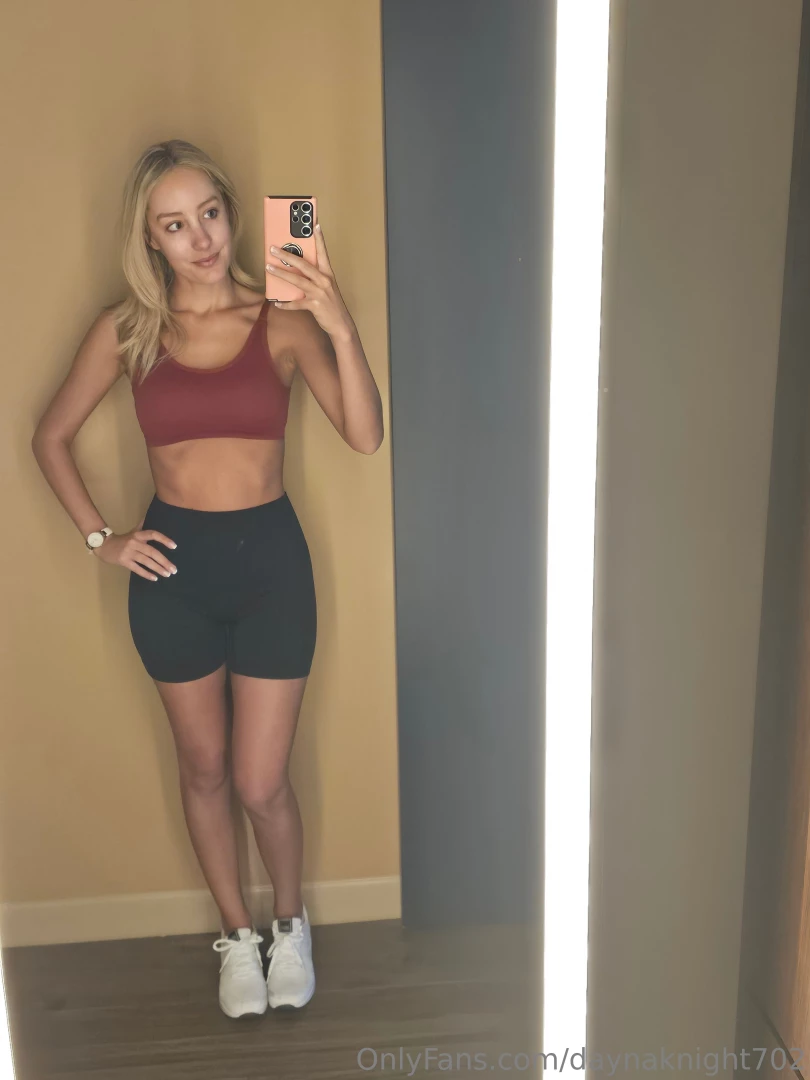 New gym fits mirror selfies 