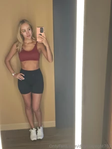 New gym fits mirror selfies