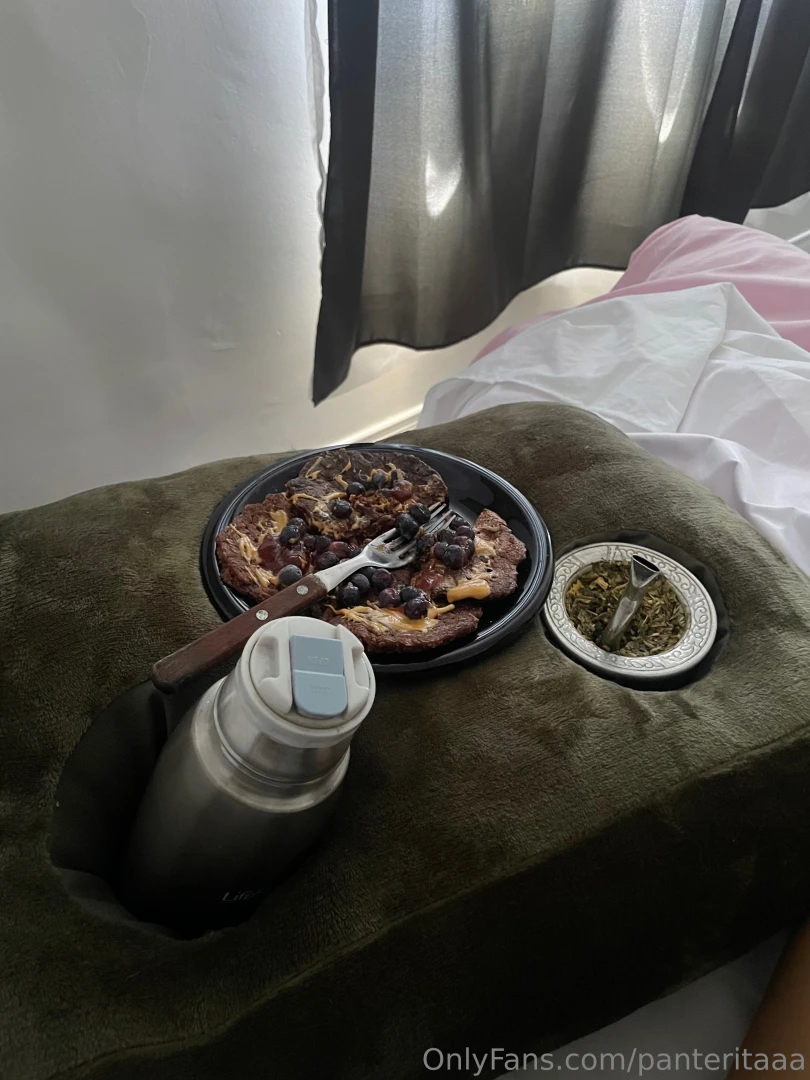 A cozy weekend in my style a delicious breakfast a soft blanket and 