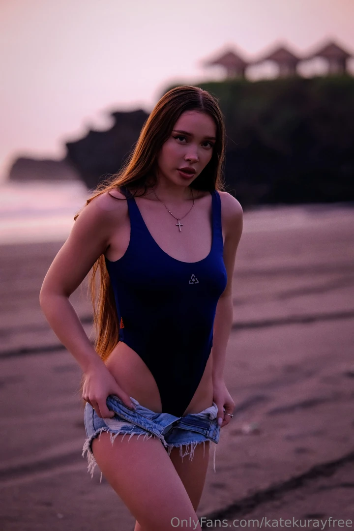 Ever dreamed of being on a desert island with me 