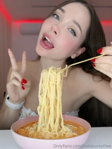 I m having ramen tonight i love asian food
