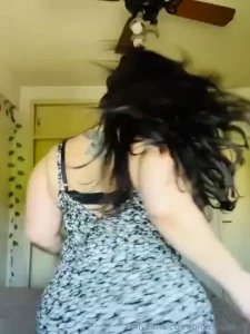 Mm this goddess is feeling very horny today i m going to masturbate